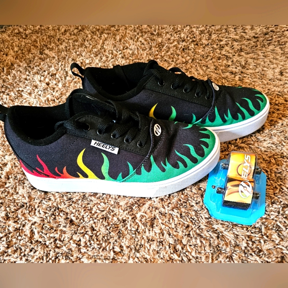 Heelys Flames Boys Size 7 - Brand new!